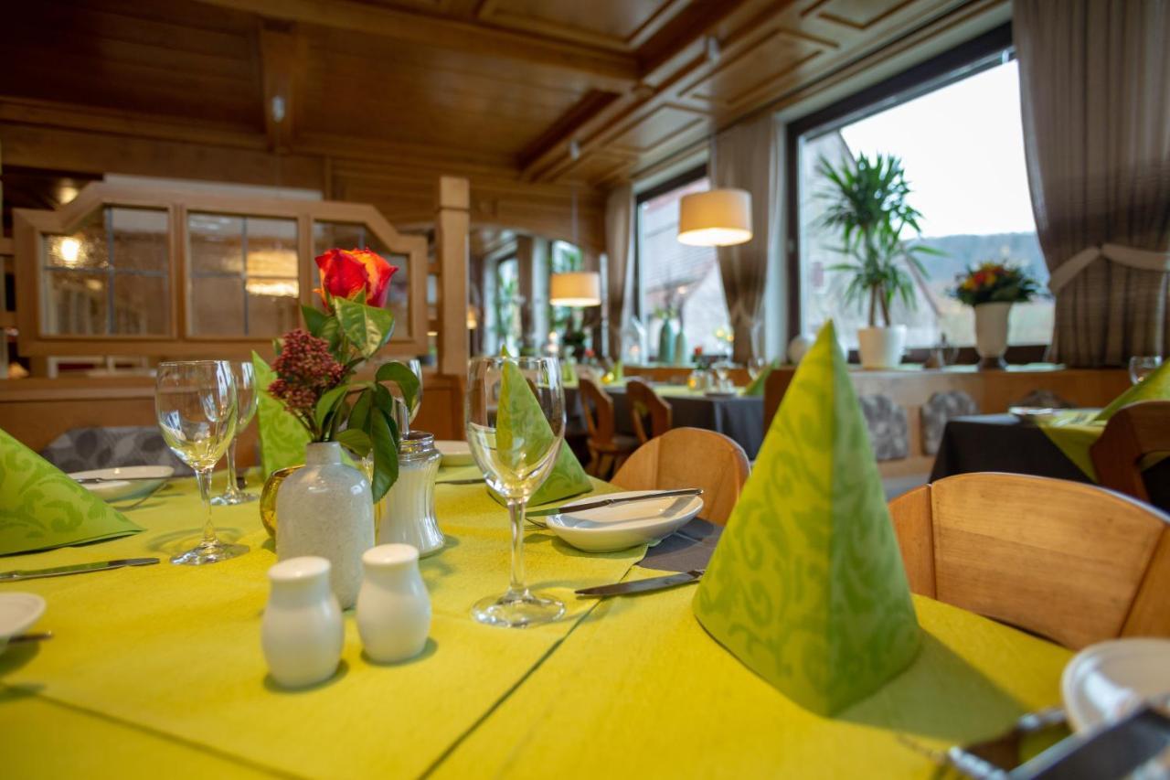 Landidyll Hotel Zum Alten Schloss Kirchensittenbach Esterno foto