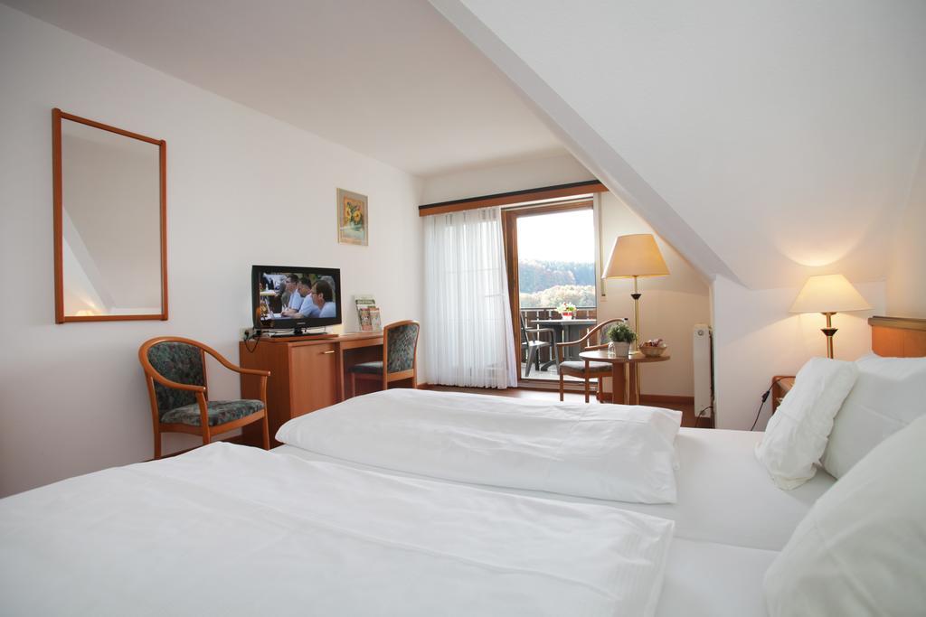 Landidyll Hotel Zum Alten Schloss Kirchensittenbach Camera foto